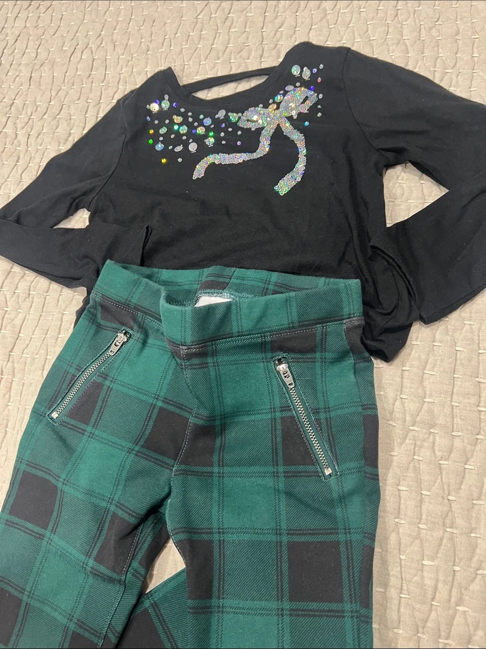 The Children's Place Matching Set: Blk top w/Grn/Blk Plaid Ponte Leggings